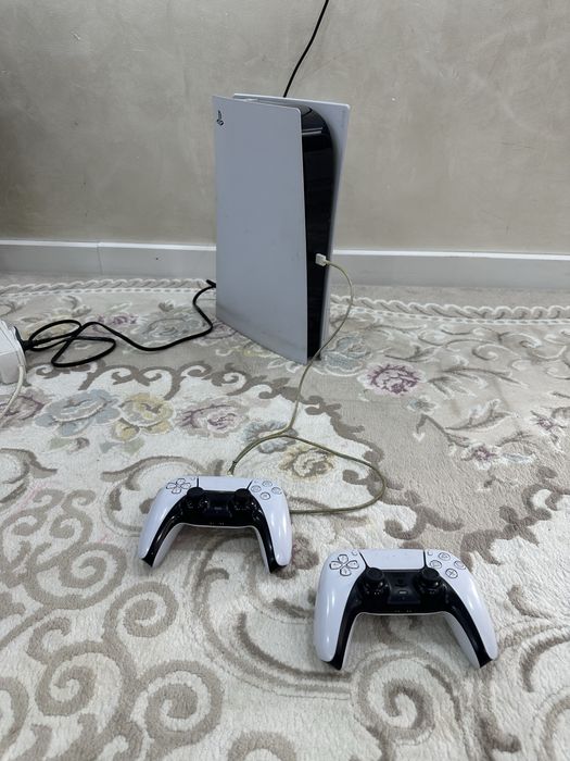 Продам playstation 5 с Играми 2 джойстика