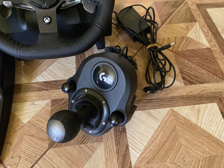 Volan Logitech G920 cu Schimbător și Pedale