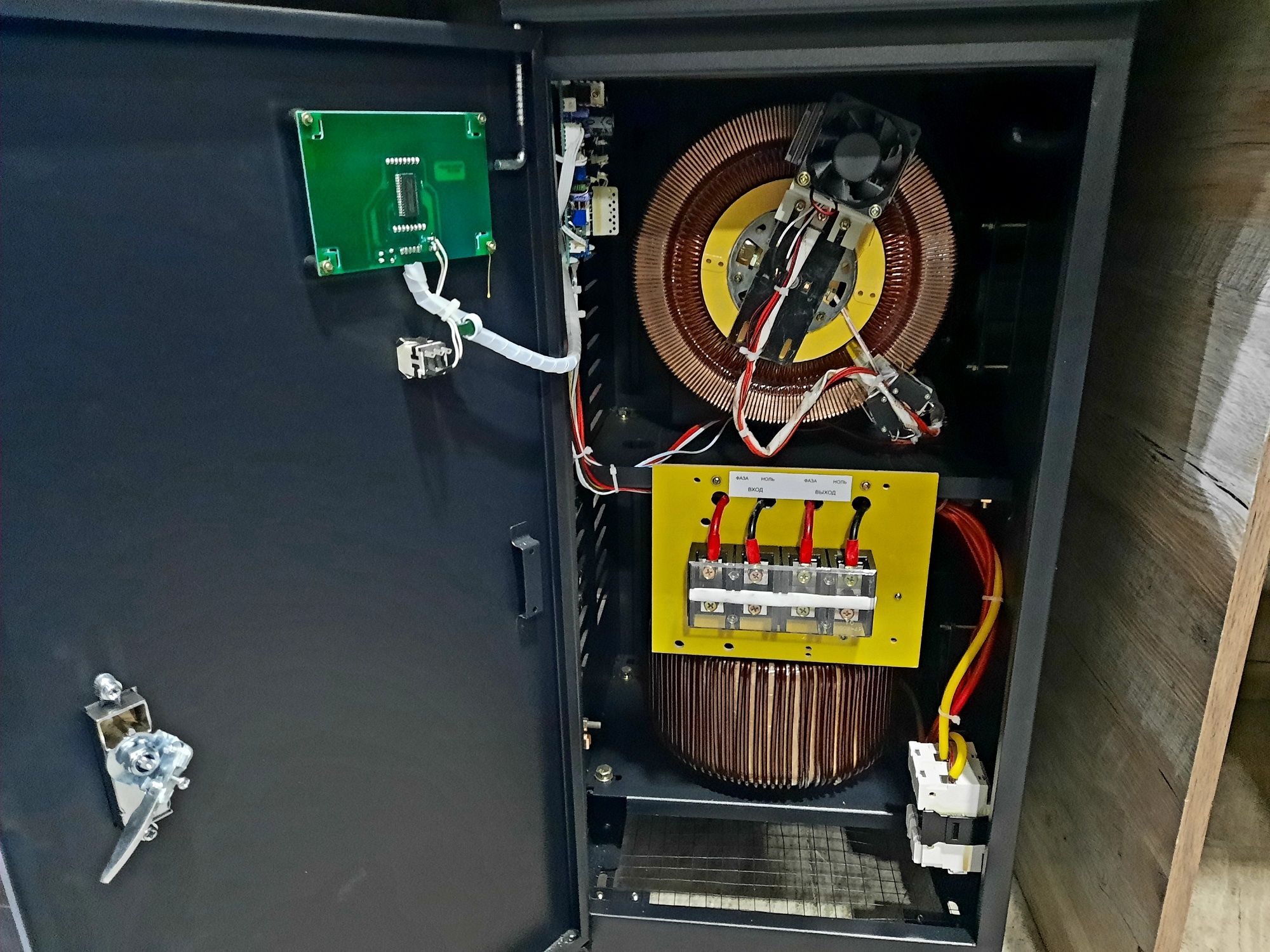 Стабилизаторы напряжения низкого высокого тока AIWA 3квт-100квт