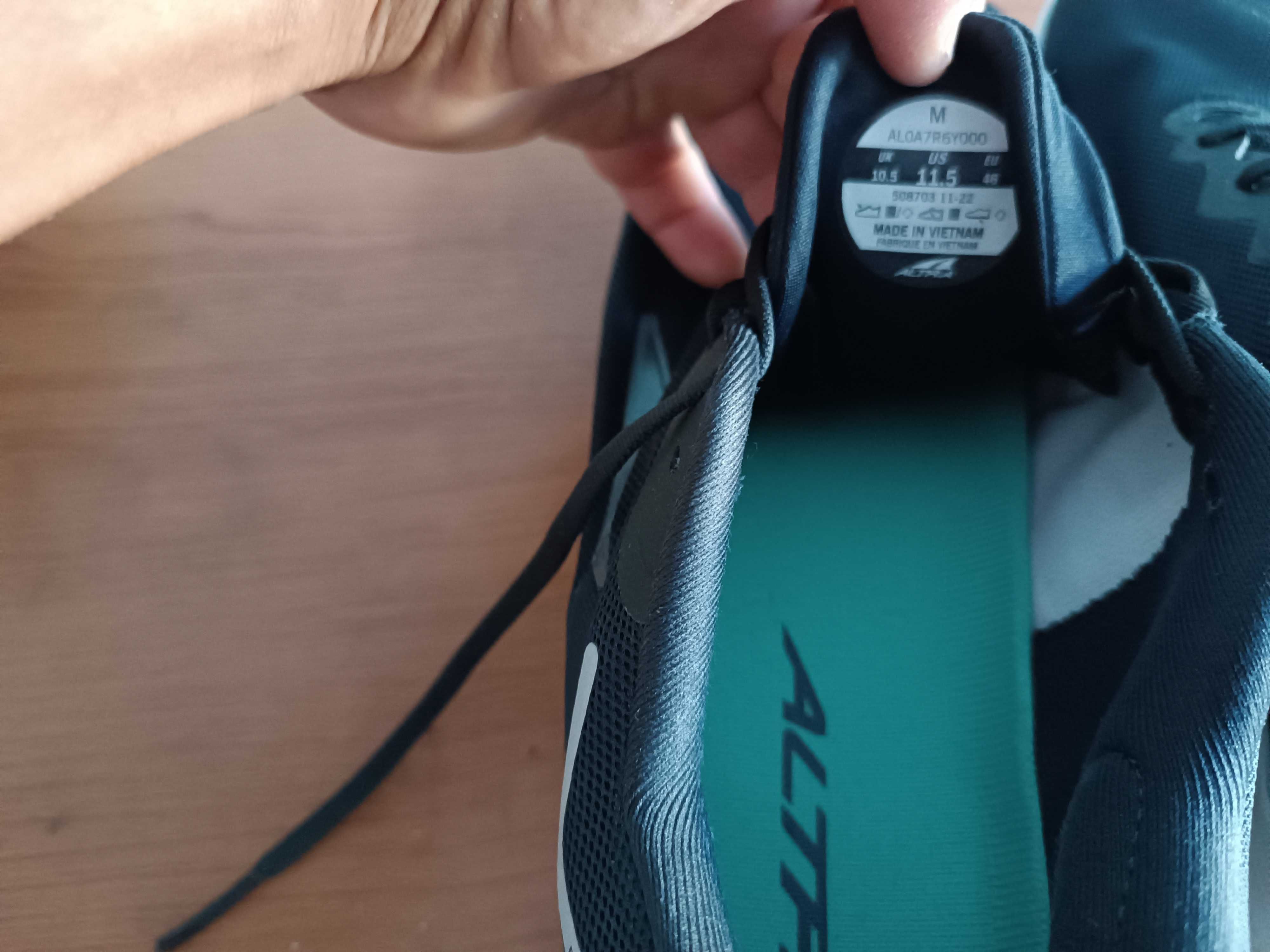 Маратонки altra running rivvera3