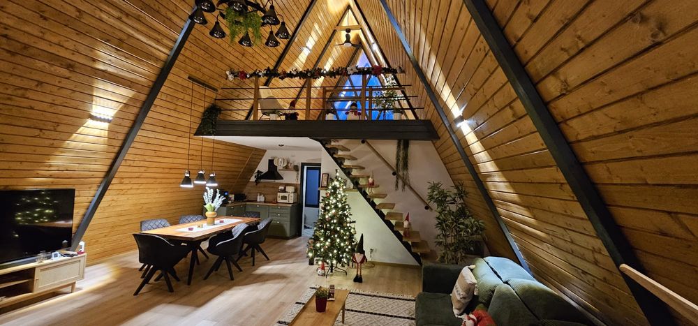 Cabana A-frame D&J libera de Craciun