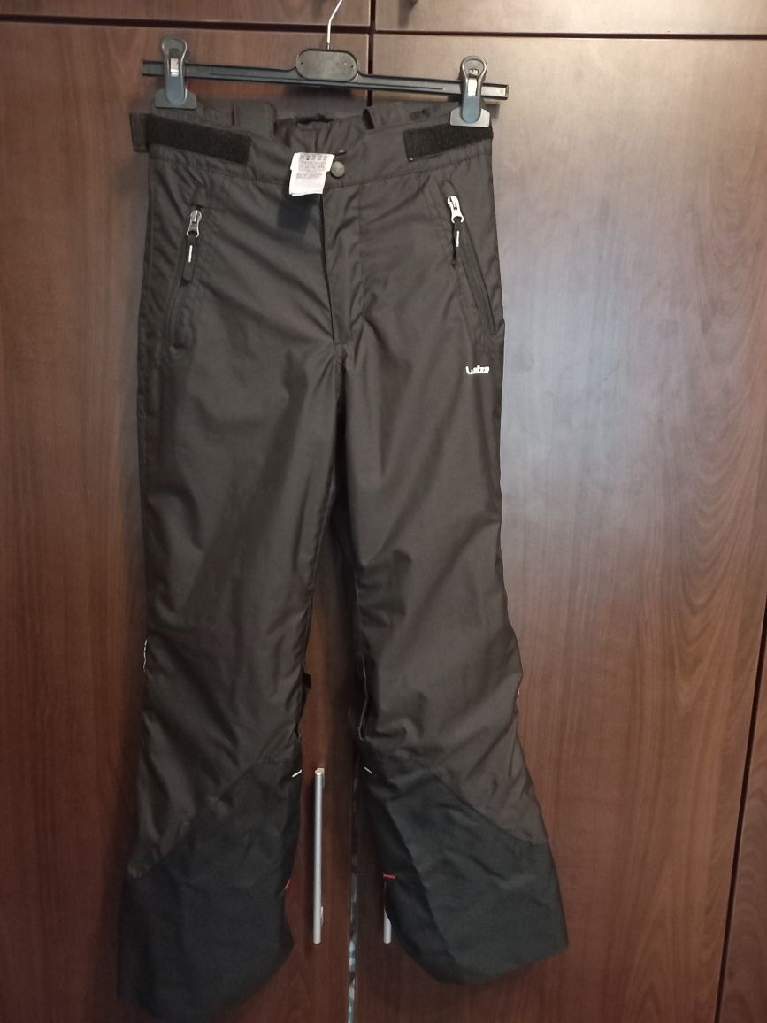 Vând pantaloni ski unisex