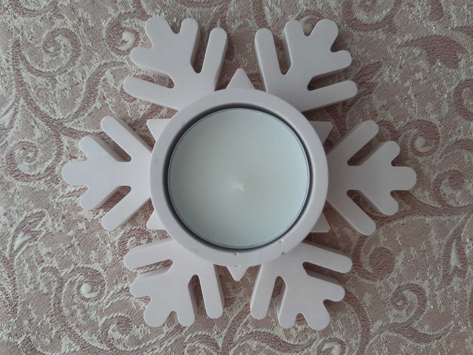 Коледни декорации в нежни, пастелни цветове