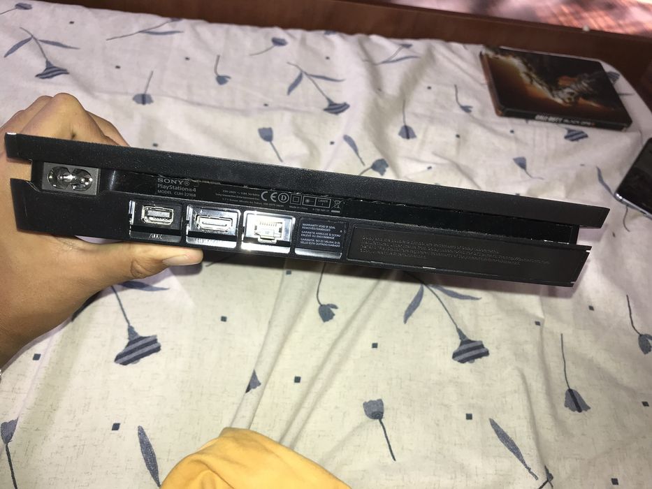 PlayStation4 slim bine întreținut