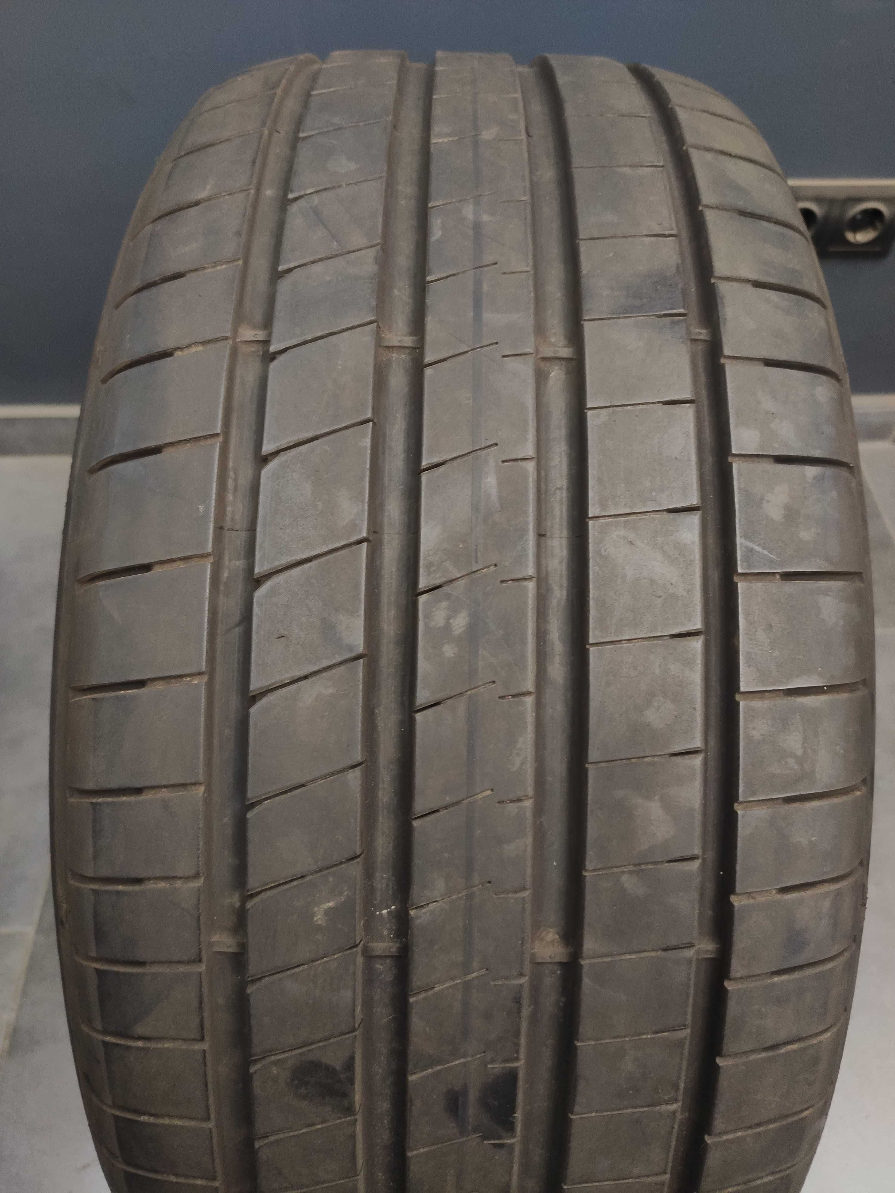1бр Почти Нова Лятна Гума 255 40 19 - Goodyear - DOT 2023