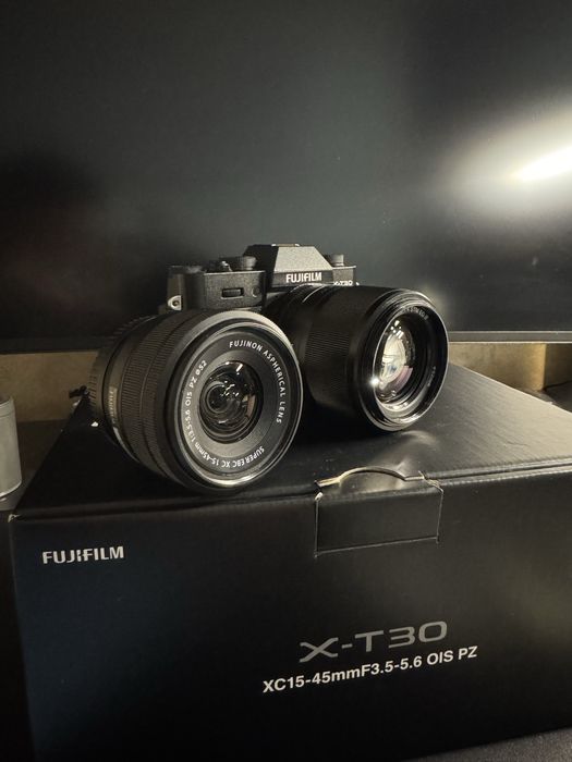 Fujifilm XT-30 I + Obiective 15-45 f3.5 + Vitrox 56mm F1.4 + accesorii