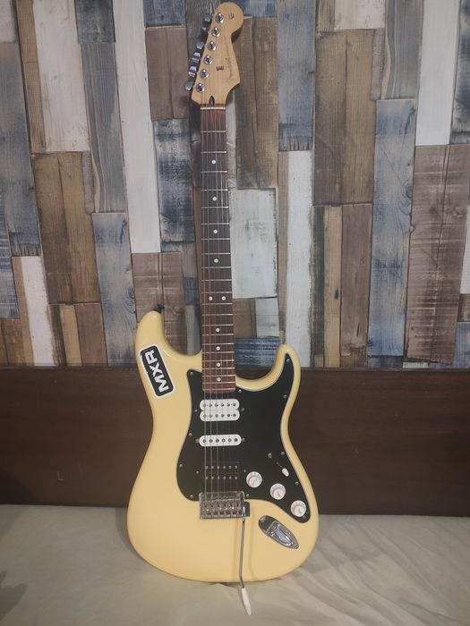 Fender Stratocaster HSH - електрическа китара