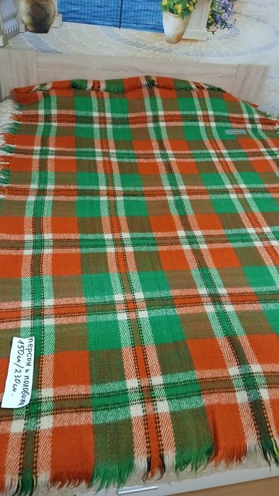 Родопски дебели вълнени одеала.