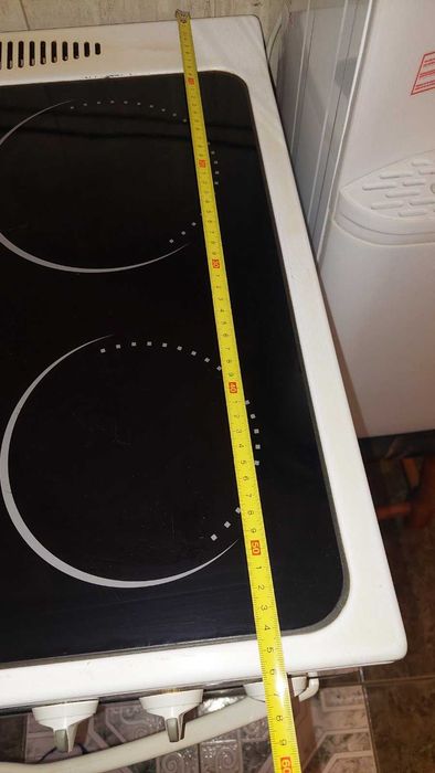 Продавам готварска печка "Снайге" стъклокерамичен плот и грил