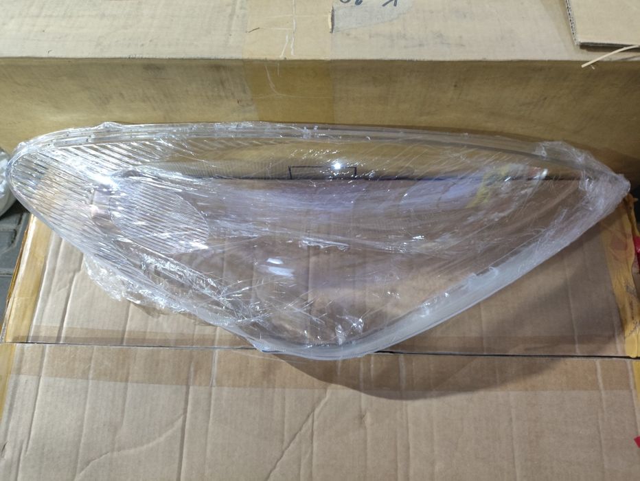 Лексус ЕS 300,330 стекло фара