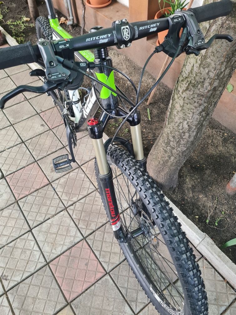 Vând bicicletă XEED Carbon