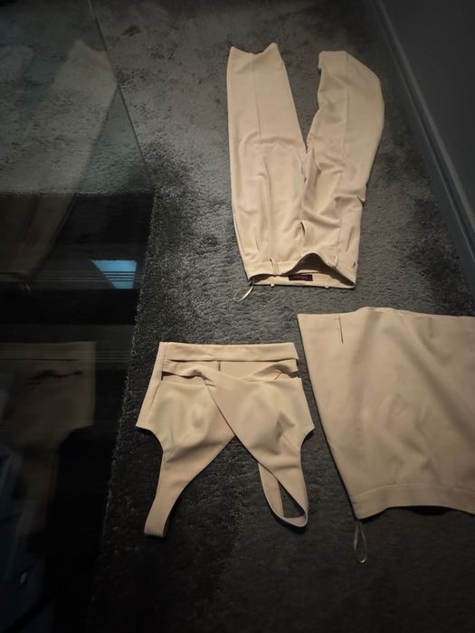 Бежов костюм от 3 части Cliche