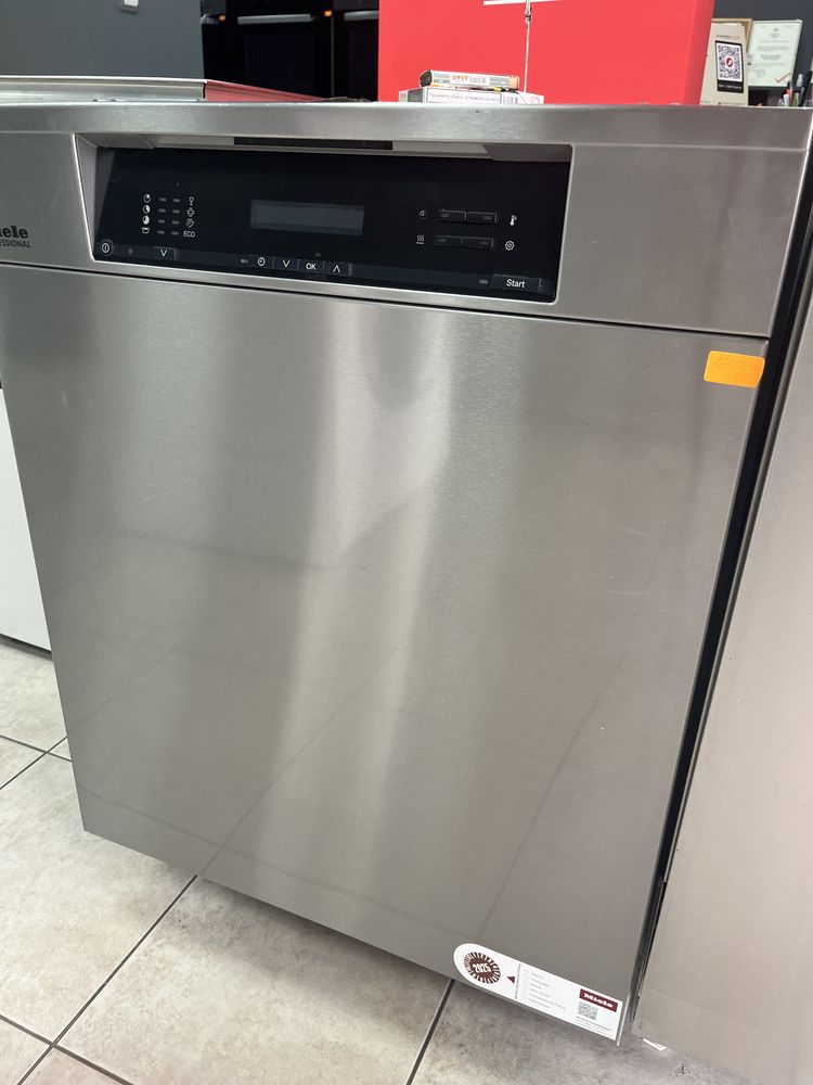 Miele PG 8130 U/i Professional съдомиялна машина/12 мес гаранция