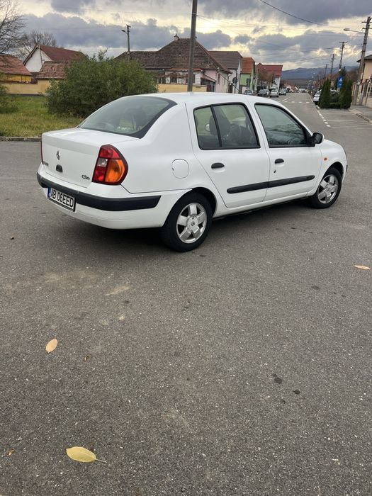 Vînd renault 1.5 diesel acte la zi