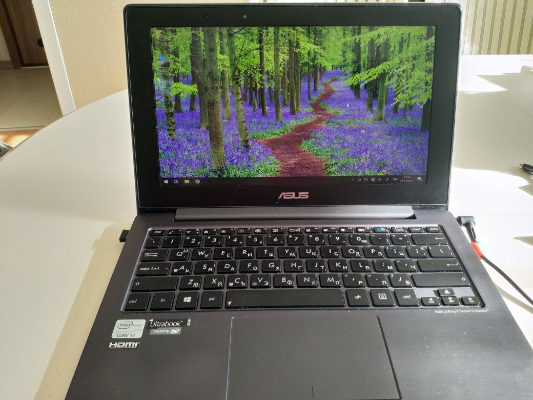 Asus Taichi 21 Ultrabook pc компютър и таблет в едно