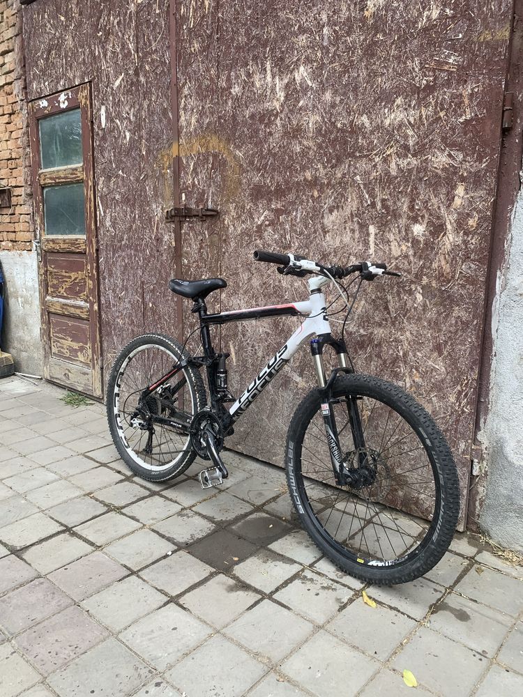 Bicicletă focus full-suspension