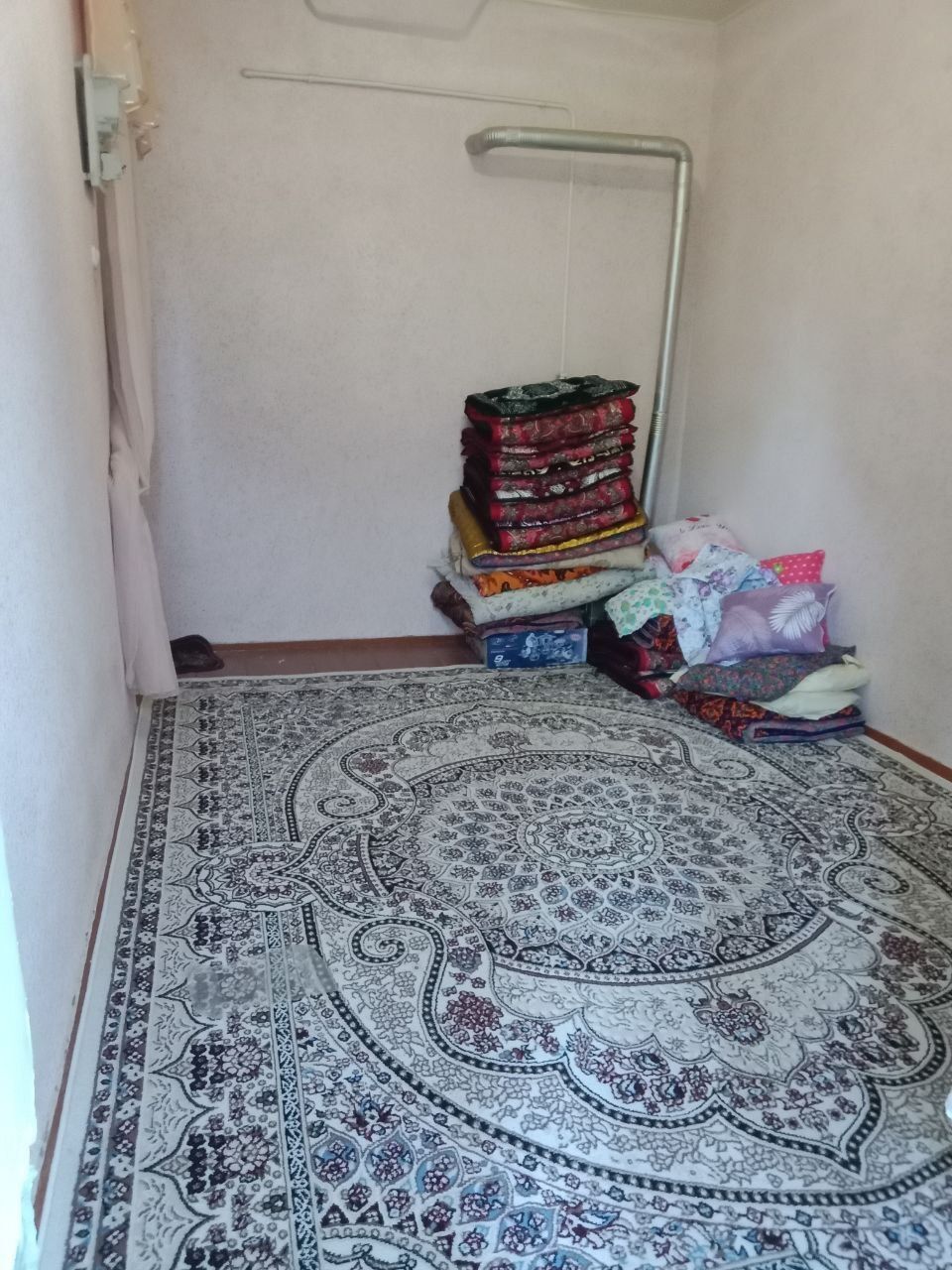 Kv sotiladi 2 xonali ikkinchi qavat