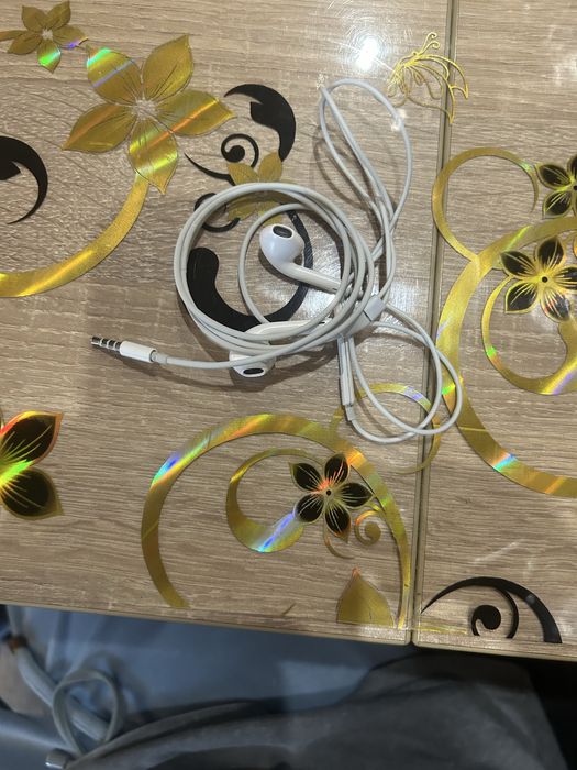 Casti apple in ear cu fir