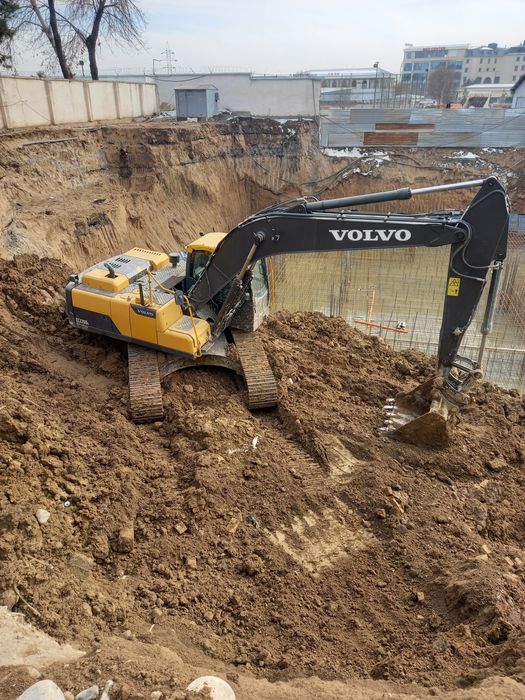 Экскаватор хизмати volvo220 гусиница