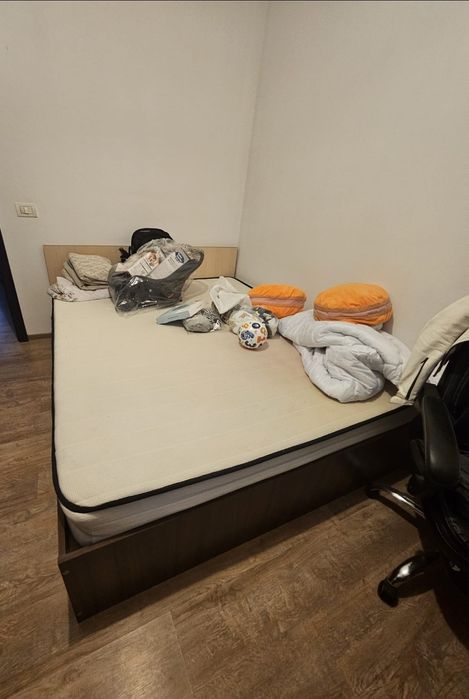 Donez pat cu tot  cu saltea,  nu asigur transport