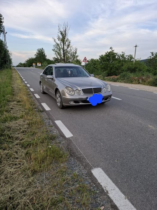 Vând Mercedes E class!