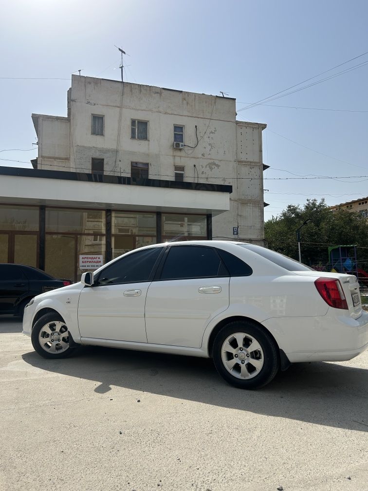 Tayyor Gentra sotiladi 2022 toza xolati nok benzinda yurgan