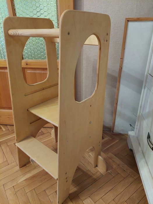 Монтесори обучителна кула