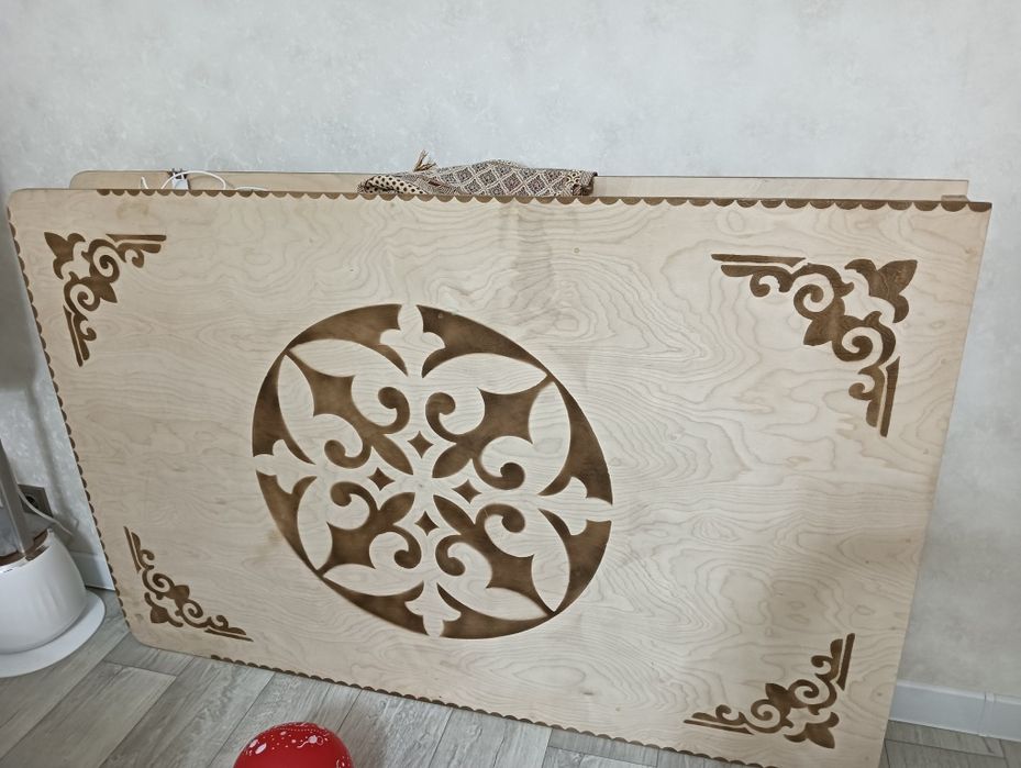 Стол гостевой отличный новый состояния