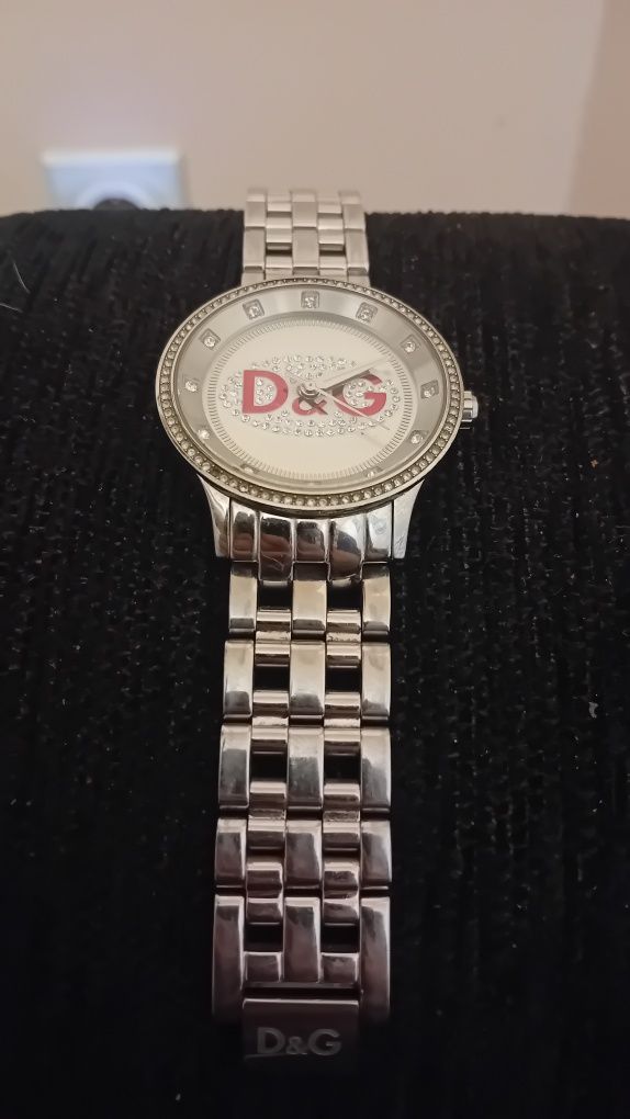 Dolce & Gabbana Prime Time red