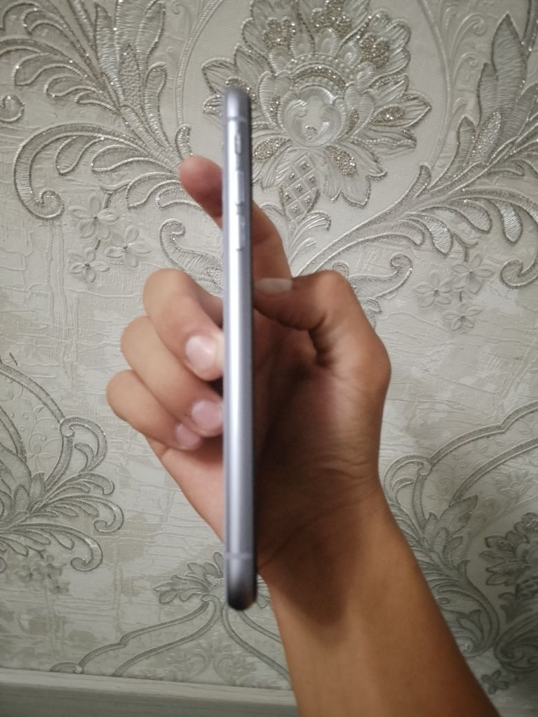 Iphone 11 telefoni sotiladi