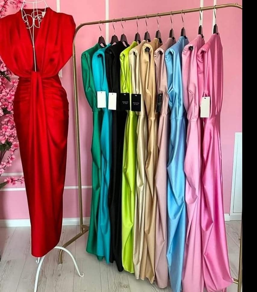 Rochie superbă, Italia,ascunse imperfecțiunile. Culori disponibile
