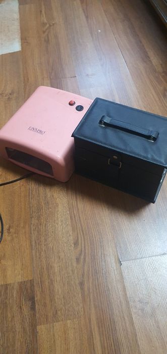 Vând aparat pt.unghii și farduri