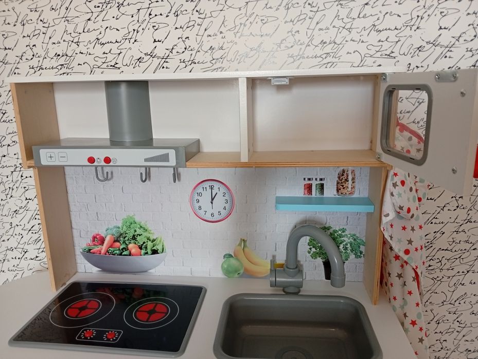 Дървена детска кухня + кухненски принадлежности