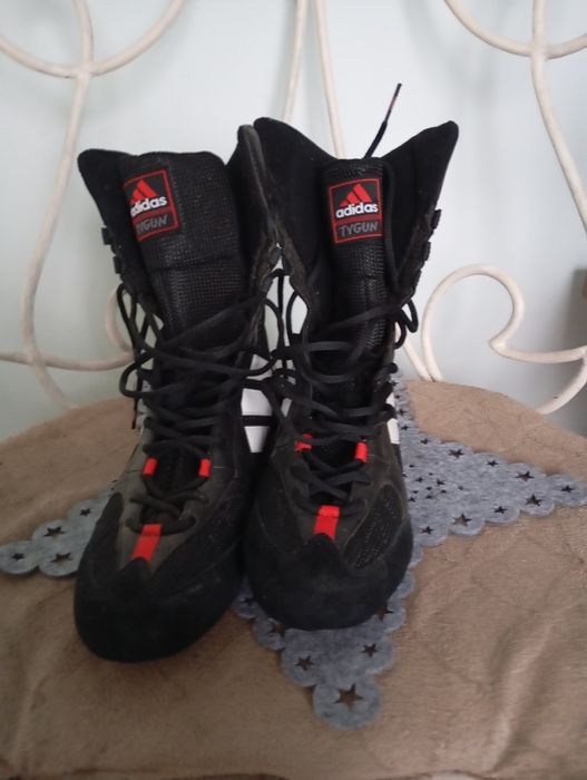 Papucii antrenament box  250ron folosiți la 3 antrenamente