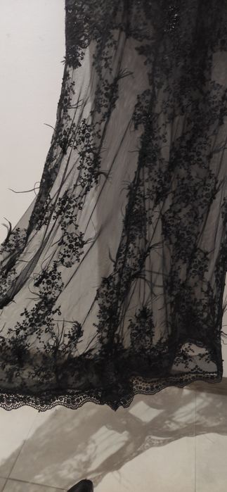 Дантелена бална рокля