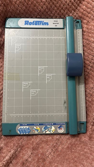 Paper cutter RotaTrim
