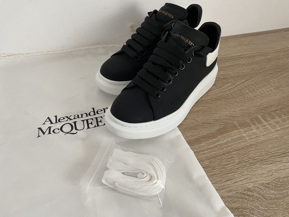 Vand Alexander McQueen