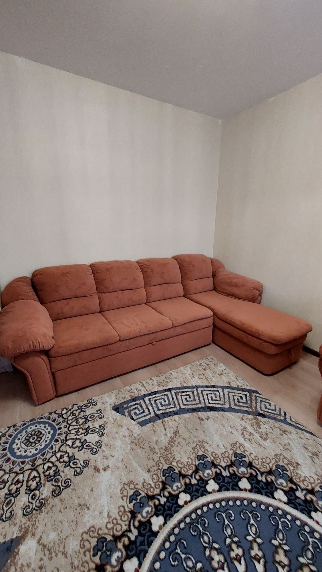 Продам диван с креслом