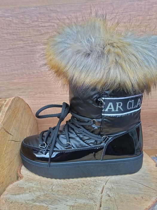 Дамски зимни апрески в сребристо сив цвят с пухче.