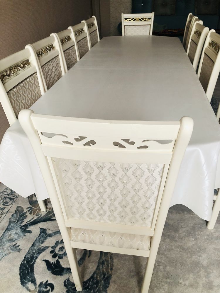 Продам Белый стол и 12 стульев