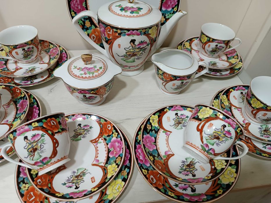 Чайный сервиз на 6 персон. Фарфор. Роспись, позолота. Новый