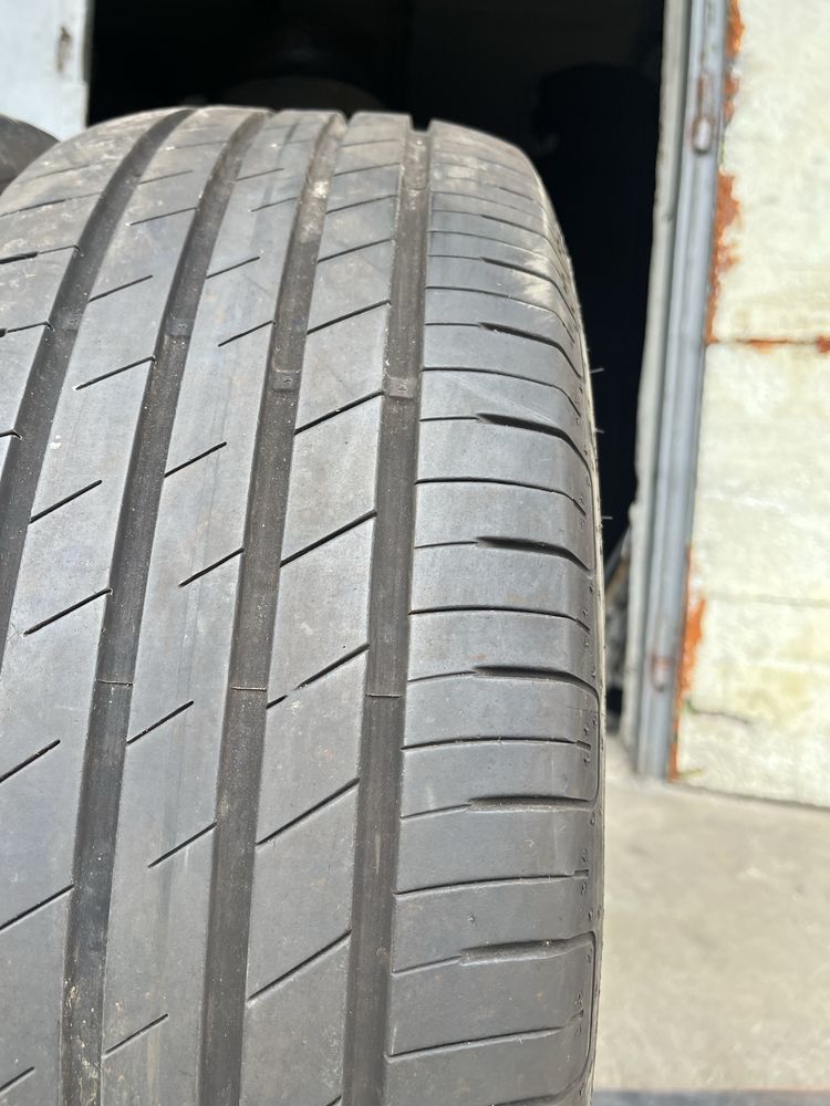 2 бр. летни гуми 215/55/17 GoodYear DOT 0823 6 mm