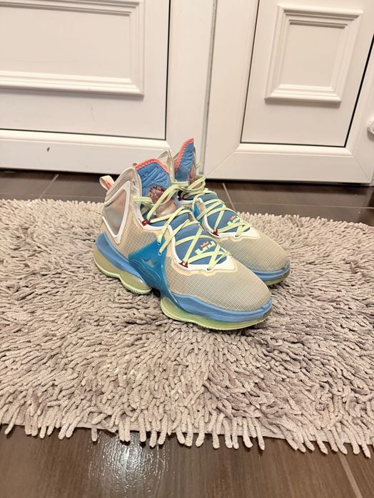 Lebron 19 Blue Lime Glow