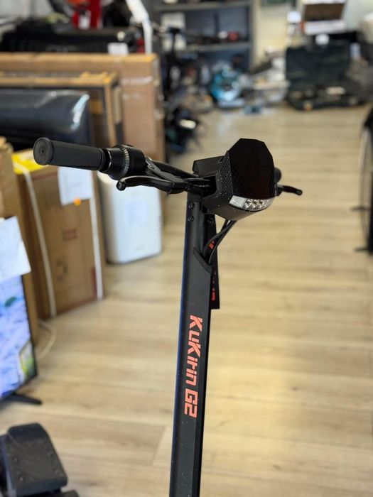 Amanet F28: Trotineta electrica KuKirin G2