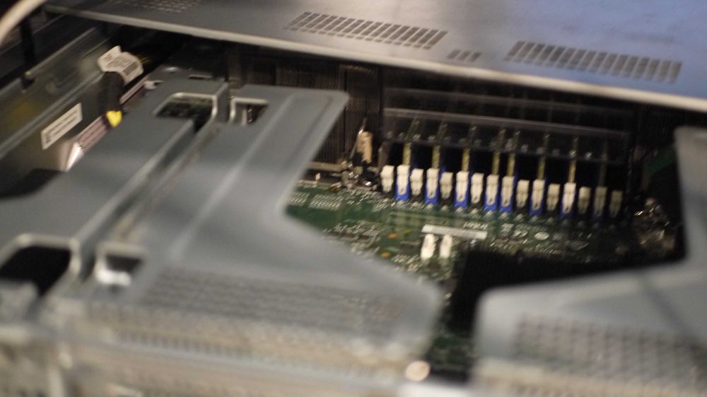 Server ultraperformant 2Tb RAM platinum 3 gen  128  60 tb ssd u2 NVME