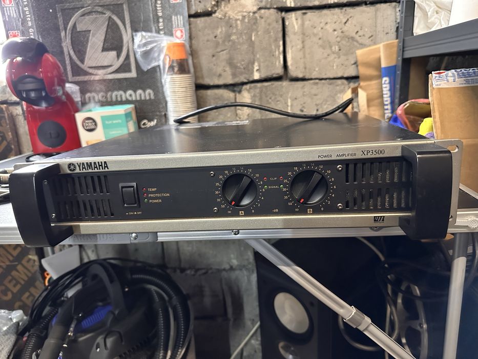 Vând amplificator profesional Yamaha XP3500.