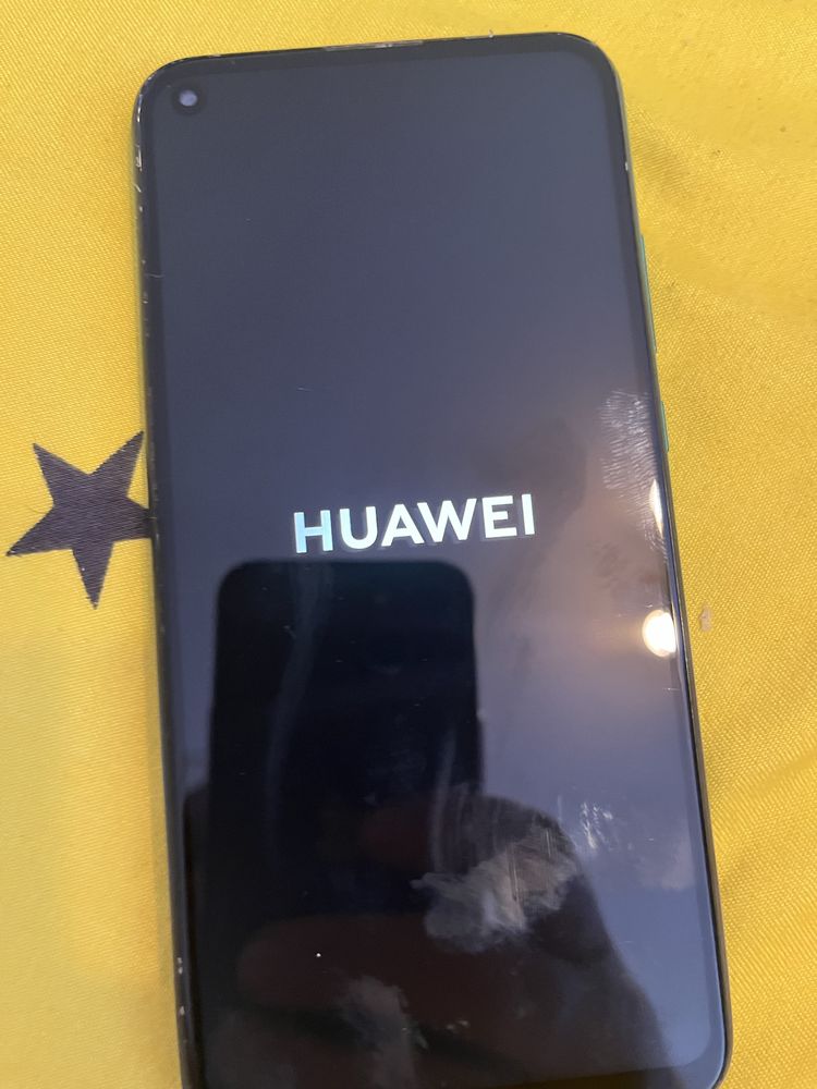 Продавам телефон Huawei в добро състояние