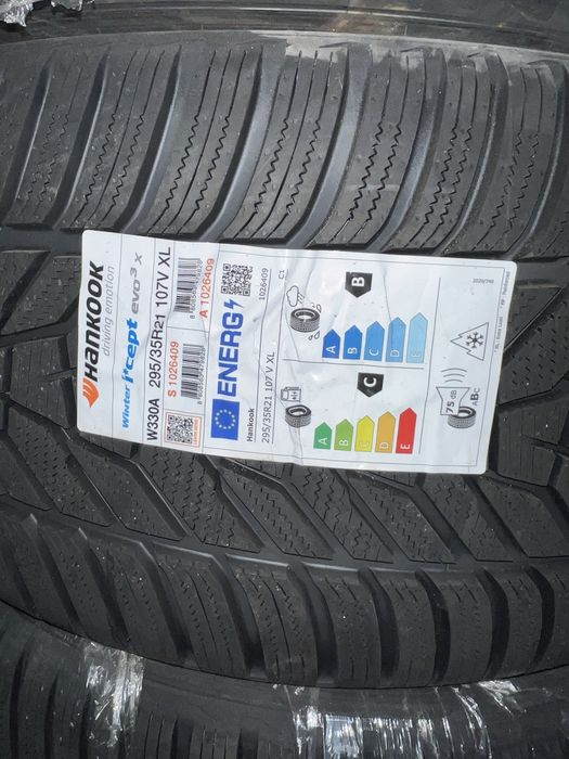 Перфектни гуми за зимата 295/35/21