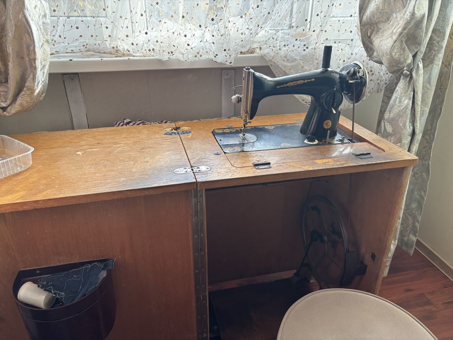 Машина швейная механическая