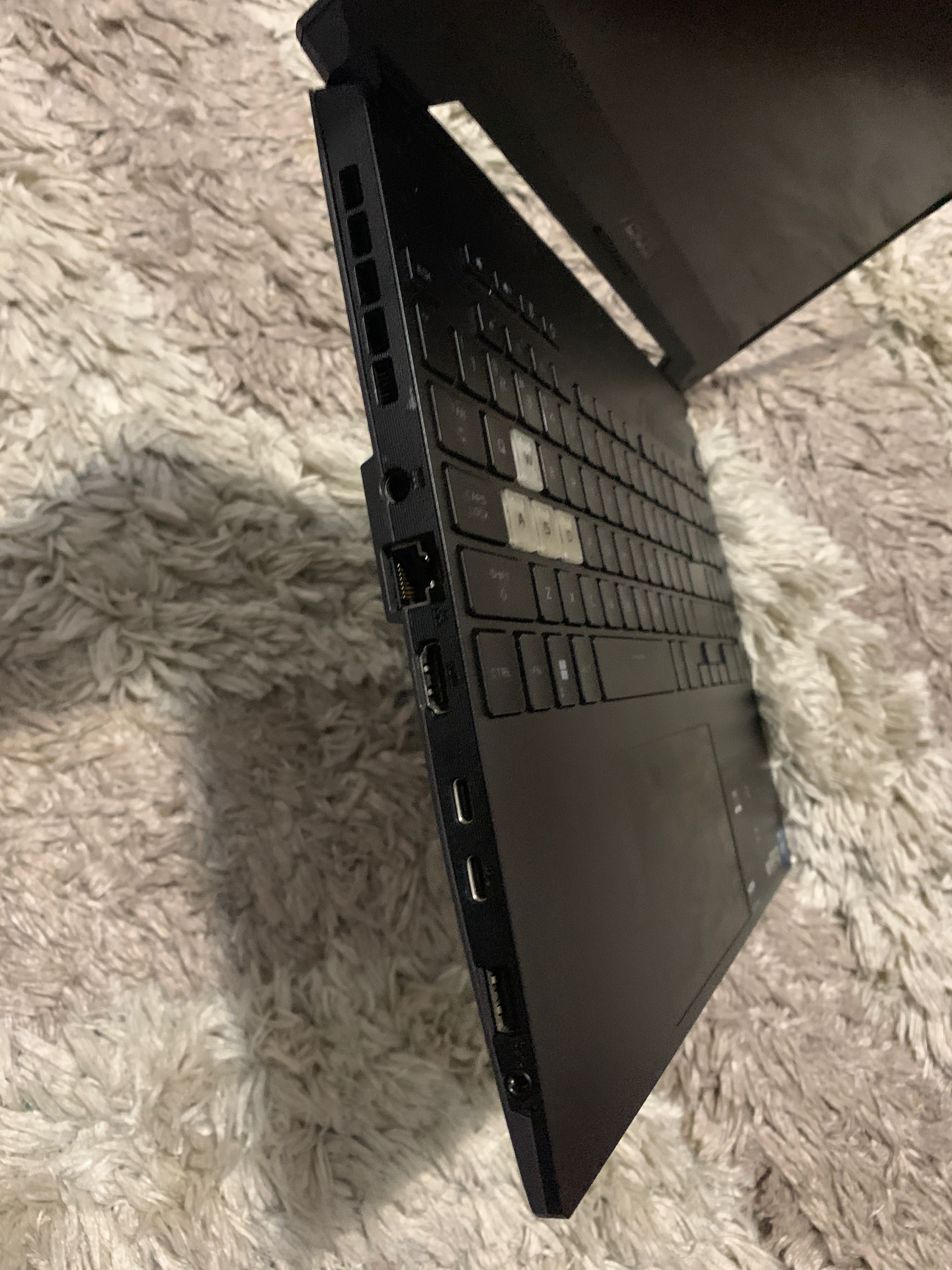 Vand laptop Asus tuf dash gaming defect